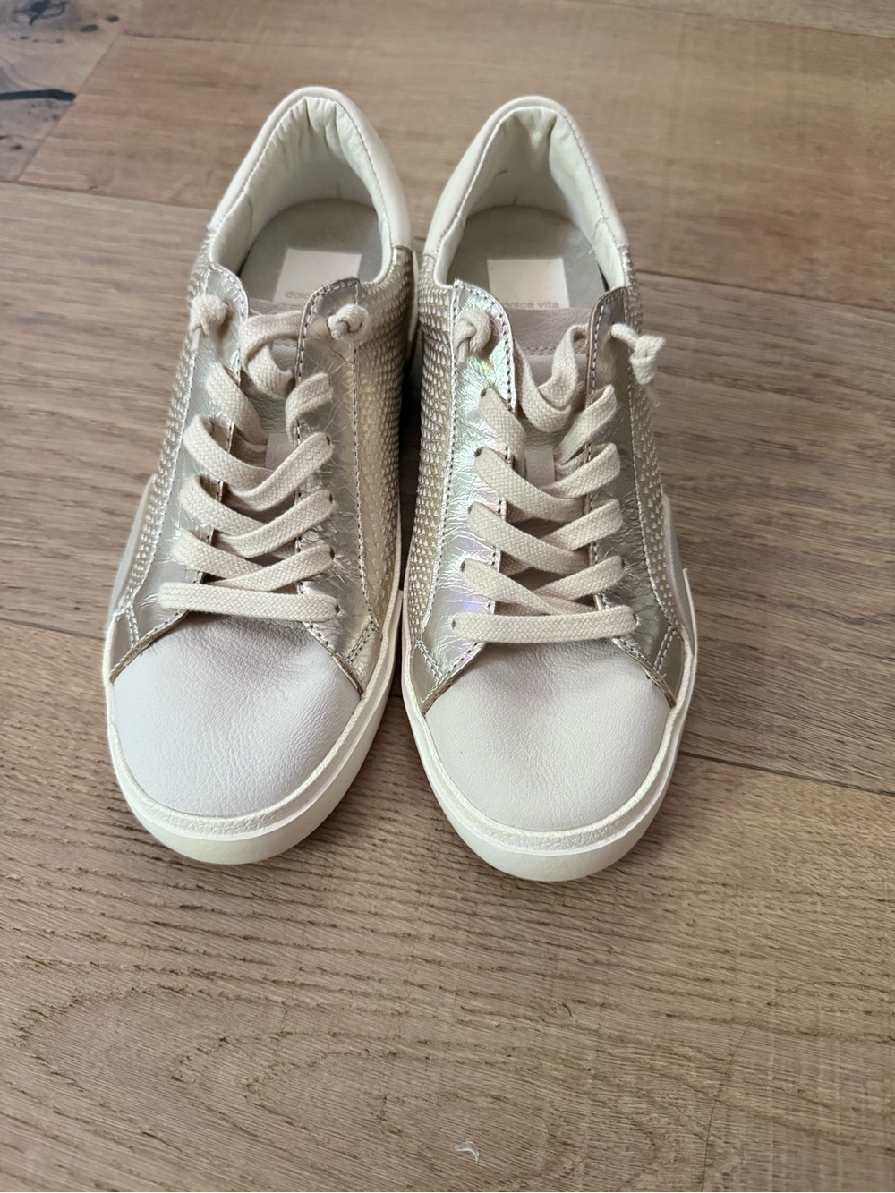 Dolce Vita Zina Sneaker - Champagne Embossed Leather - NEVER WORN - Picture 3 of 4